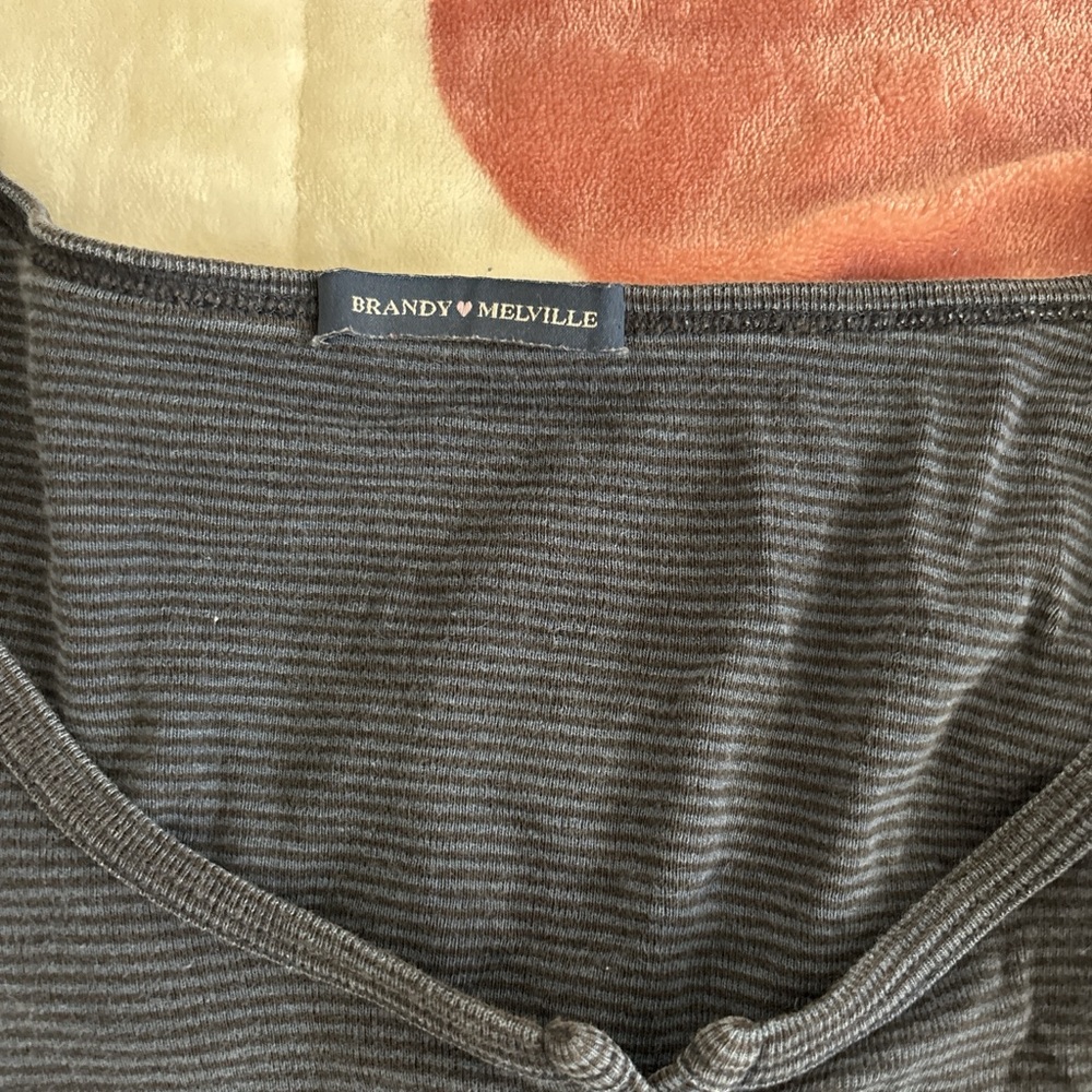 Brandy Melville Charcoal Long Sleeve Top - Picture 2 of 3